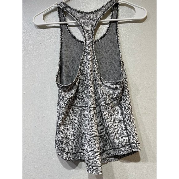 Lululemon tank top size 2 - Picture 3 of 9